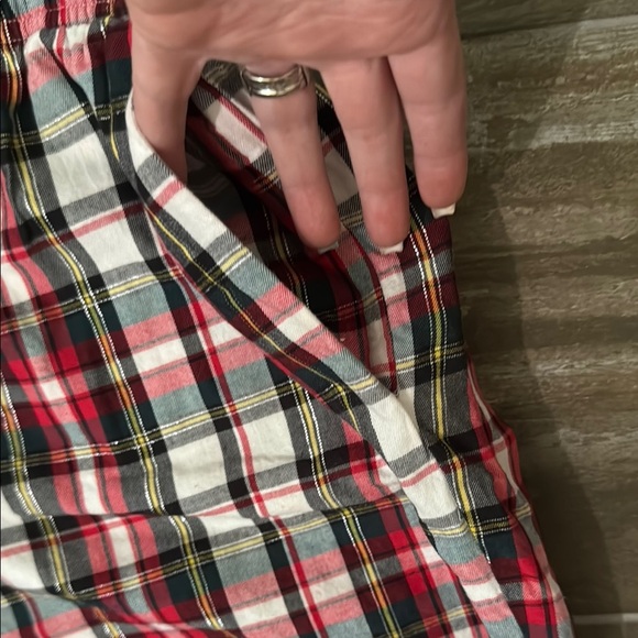 Victoria's Secret Red and Black Pajama Set for Cozy Nights - Picture 4 of 8